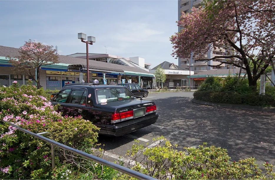 狭山ヶ丘駅西口