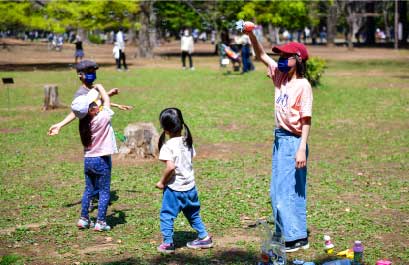 遊ぶお子様たち4